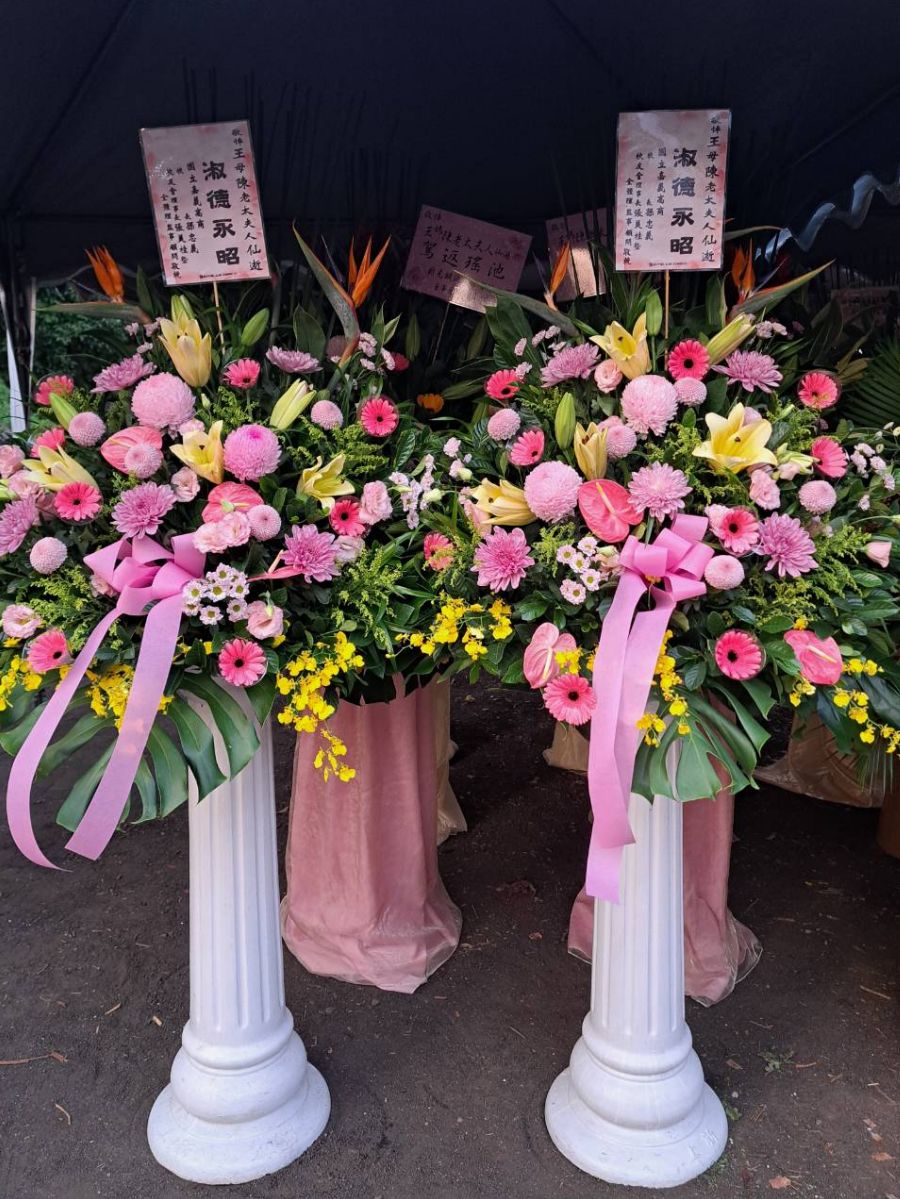大方追思羅馬花柱
